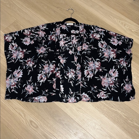 ARITZIA (XXS/XS) Azure Skies Cosima Floral Print Black Oversized Kimono - Picture 5 of 10